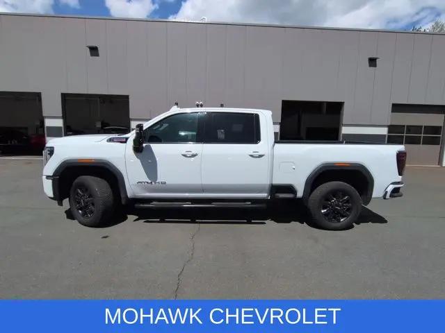 2025 GMC Sierra 2500HD 4WD Crew Cab Standard Bed AT4