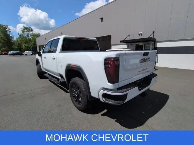 2025 GMC Sierra 2500HD 4WD Crew Cab Standard Bed AT4