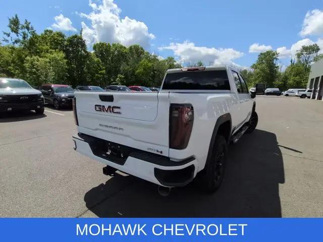 2025 GMC Sierra 2500HD 4WD Crew Cab Standard Bed AT4