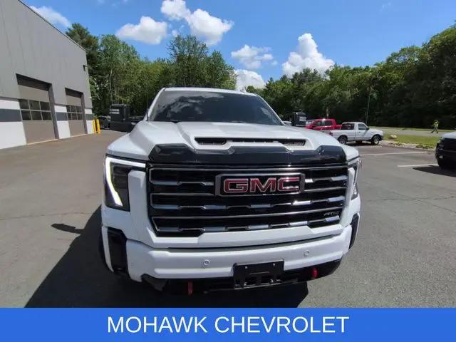 2025 GMC Sierra 2500HD 4WD Crew Cab Standard Bed AT4
