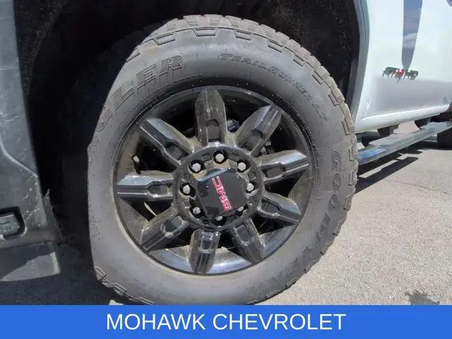 2025 GMC Sierra 2500HD 4WD Crew Cab Standard Bed AT4