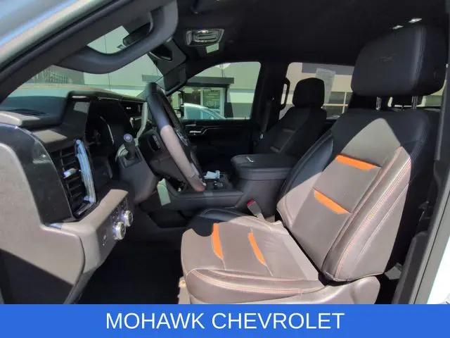 2025 GMC Sierra 2500HD 4WD Crew Cab Standard Bed AT4