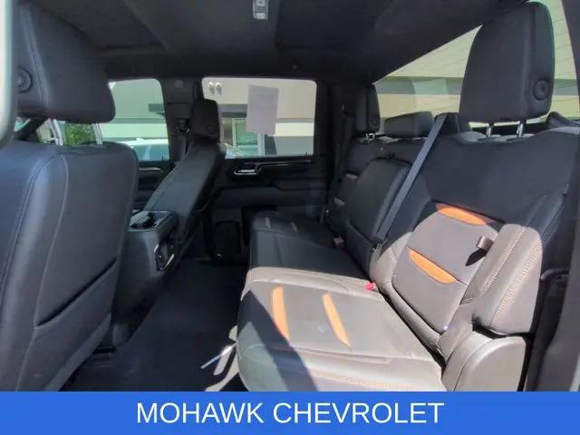 2025 GMC Sierra 2500HD 4WD Crew Cab Standard Bed AT4
