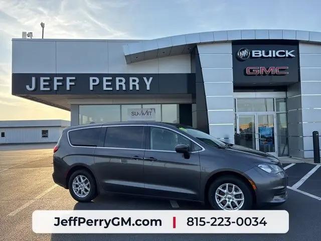 2017 Chrysler Pacifica Touring for sale in Peru, IL