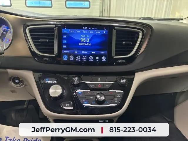 2017 Chrysler Pacifica Touring