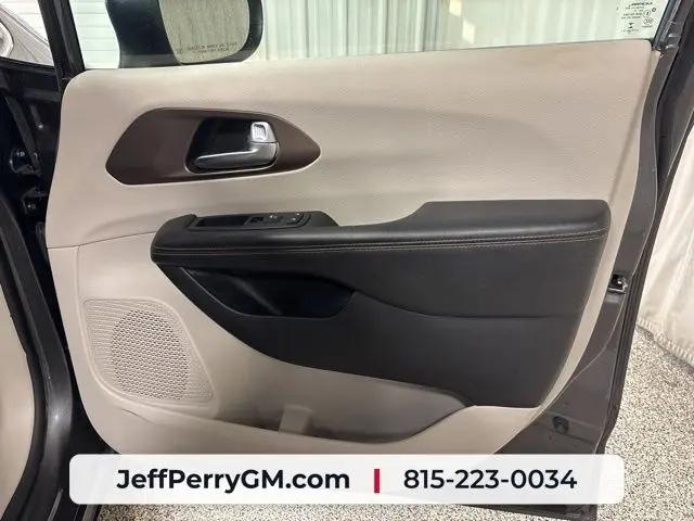 2017 Chrysler Pacifica Touring