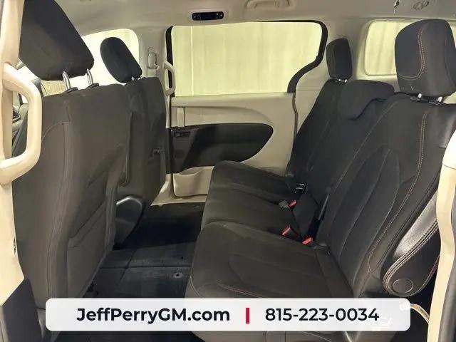 2017 Chrysler Pacifica Touring