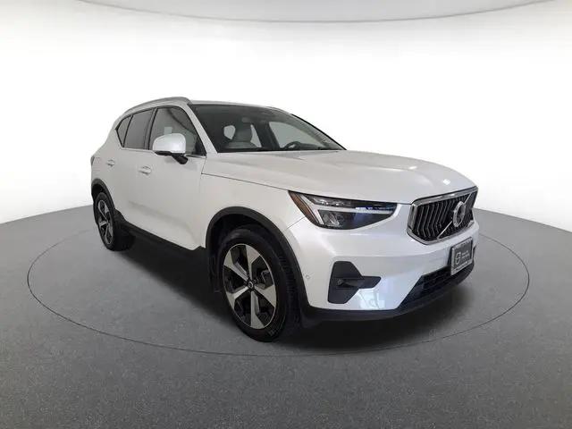 2023 Volvo XC40 B5 Plus Bright Theme