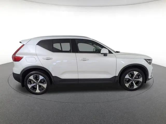 2023 Volvo XC40 B5 Plus Bright Theme