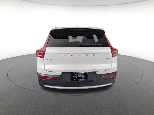 2023 Volvo XC40 B5 Plus Bright Theme