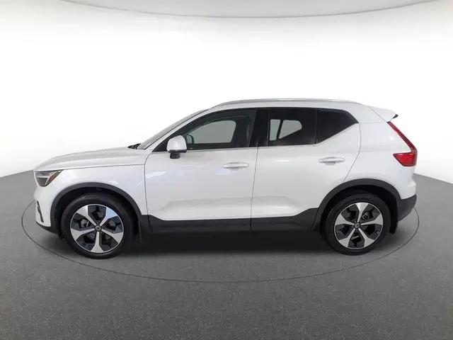 2023 Volvo XC40 B5 Plus Bright Theme