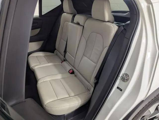 2023 Volvo XC40 B5 Plus Bright Theme