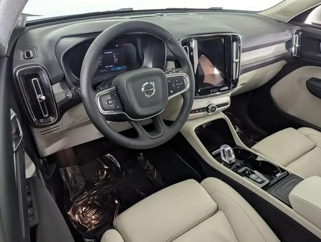2023 Volvo XC40 B5 Plus Bright Theme