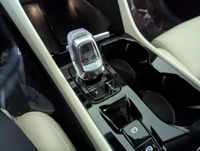 2023 Volvo XC40 B5 Plus Bright Theme