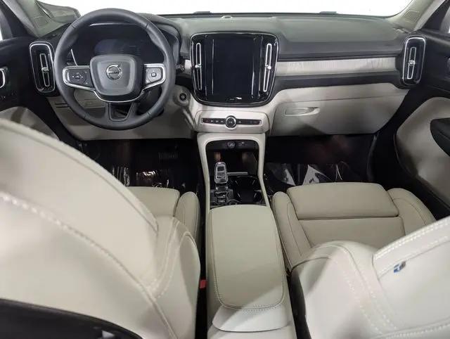 2023 Volvo XC40 B5 Plus Bright Theme