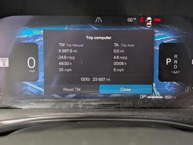 2023 Volvo XC40 B5 Plus Bright Theme