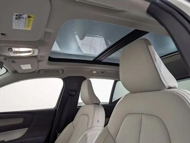 2023 Volvo XC40 B5 Plus Bright Theme
