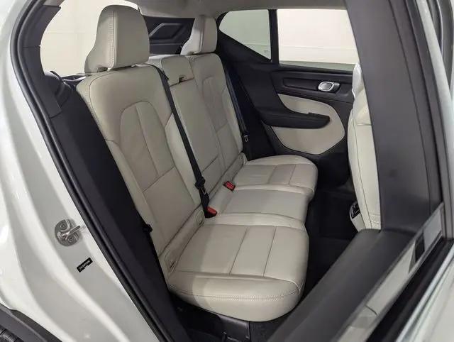 2023 Volvo XC40 B5 Plus Bright Theme