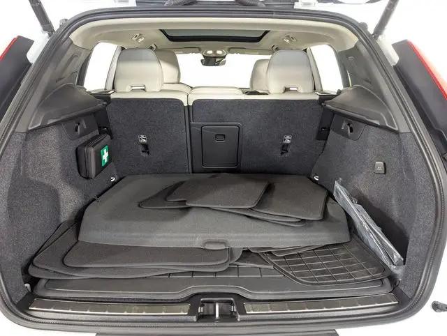 2023 Volvo XC40 B5 Plus Bright Theme