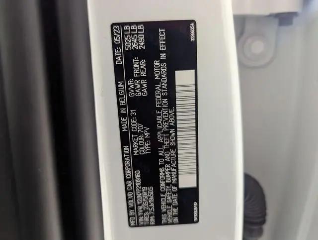 2023 Volvo XC40 B5 Plus Bright Theme
