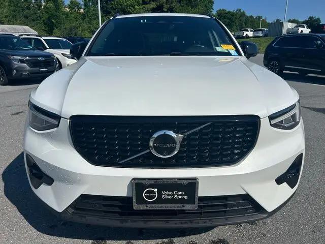 2025 Volvo XC40 B5 Plus Dark Theme