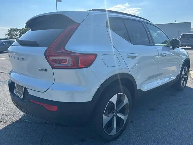 2025 Volvo XC40 B5 Plus Dark Theme