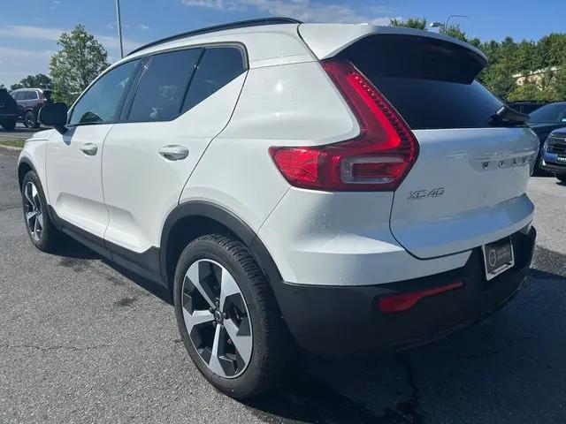 2025 Volvo XC40 B5 Plus Dark Theme
