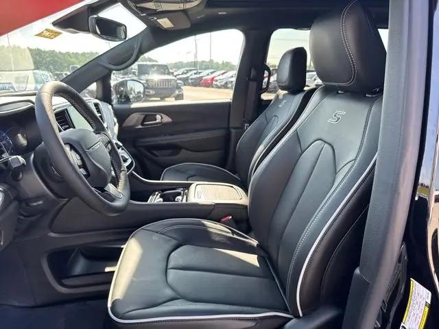 2027 Chrysler Pacifica Limited