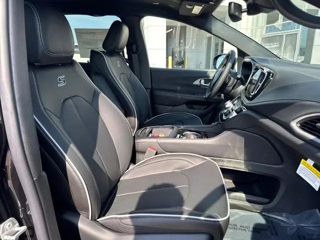 2027 Chrysler Pacifica Limited