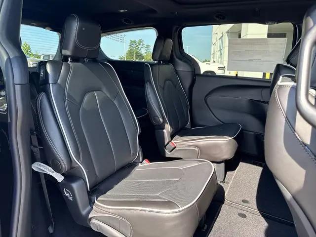 2027 Chrysler Pacifica Limited
