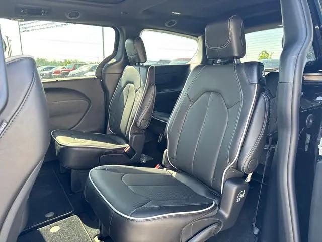 2027 Chrysler Pacifica Limited