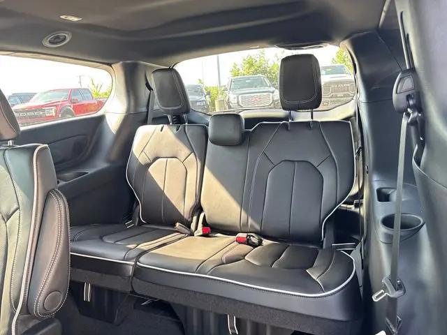 2027 Chrysler Pacifica Limited