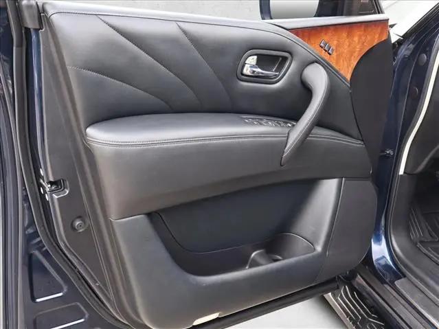 2017 INFINITI QX80 Standard