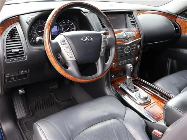 2017 INFINITI QX80 Standard