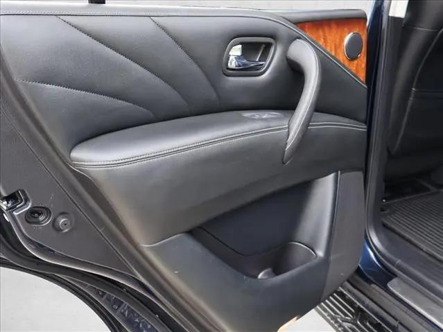 2017 INFINITI QX80 Standard