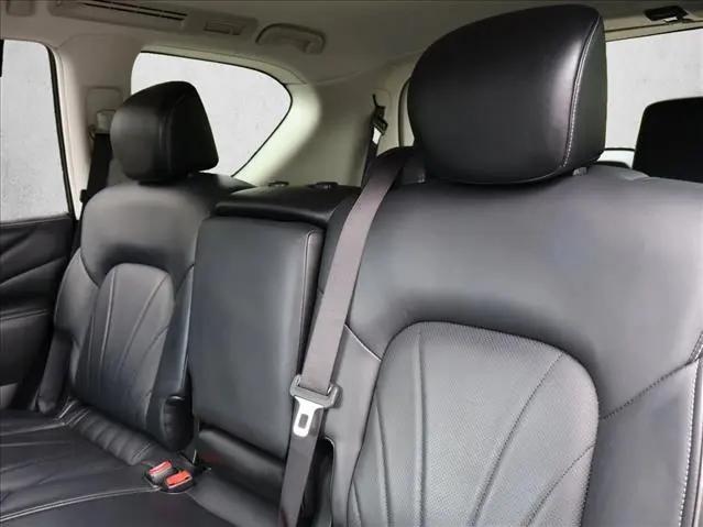 2017 INFINITI QX80 Standard