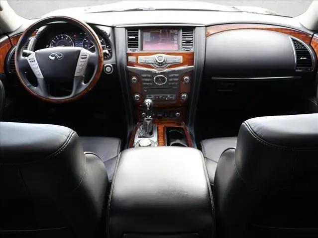 2017 INFINITI QX80 Standard