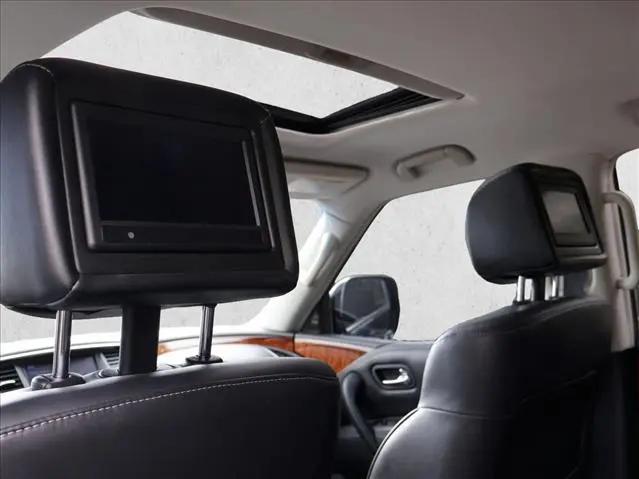 2017 INFINITI QX80 Standard