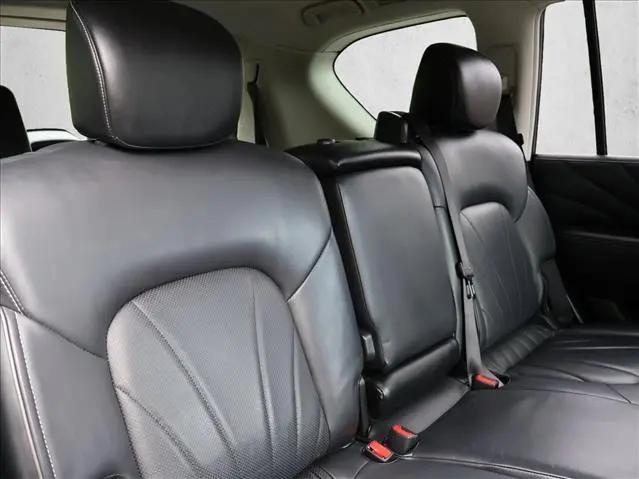 2017 INFINITI QX80 Standard