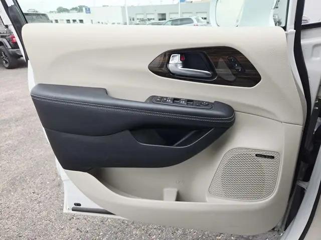 2022 Chrysler Pacifica Limited AWD