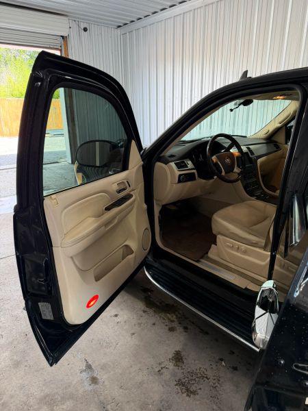 2007 Cadillac Escalade Standard
