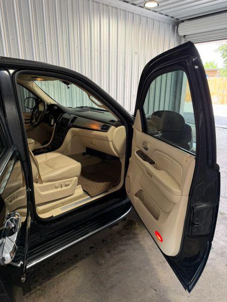 2007 Cadillac Escalade Standard