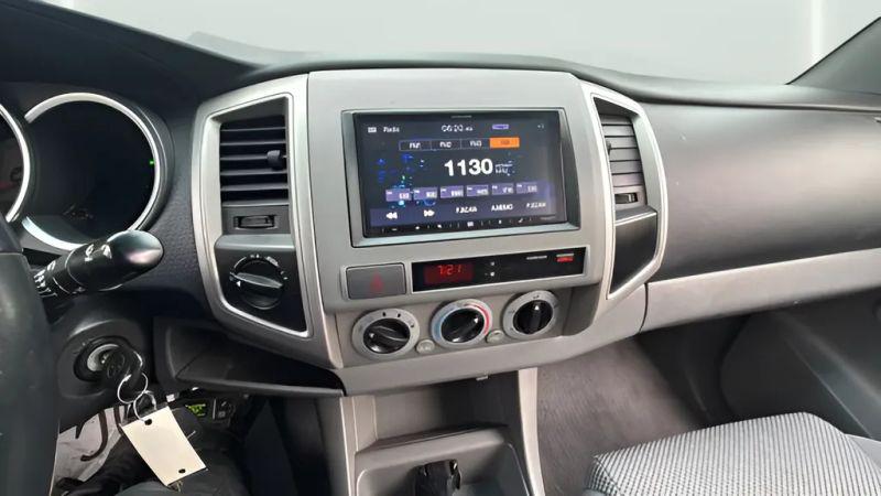 2005 Toyota Tacoma Base V6