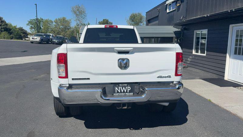 2020 Ram 3500 Big Horn Crew Cab 4x4 8' Box