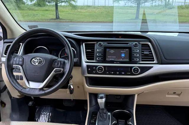 2015 Toyota Highlander LE Plus V6