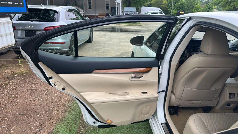 2015 Lexus ES 300h 300h