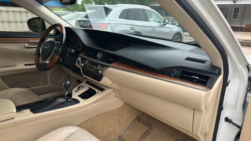 2015 Lexus ES 300h 300h
