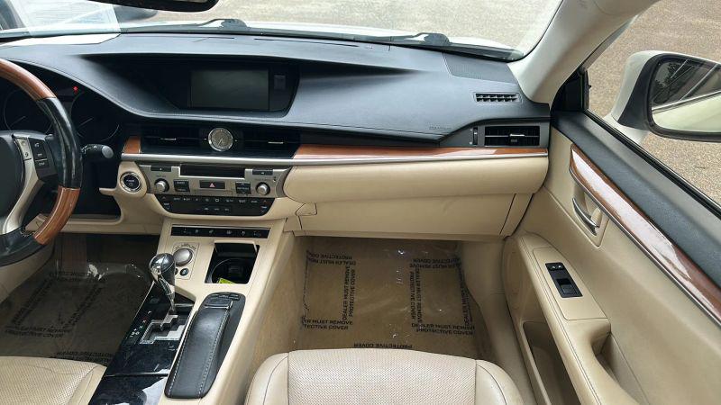 2015 Lexus ES 300h 300h