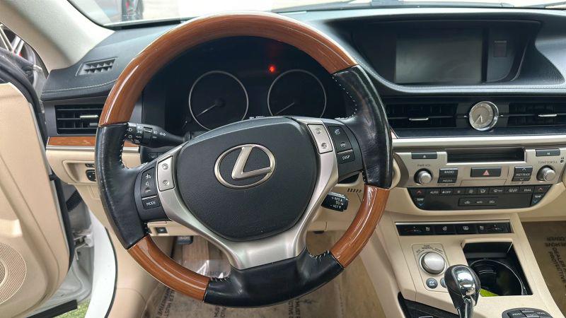 2015 Lexus ES 300h 300h