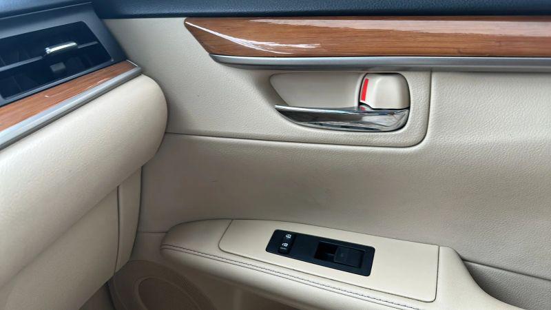 2015 Lexus ES 300h 300h